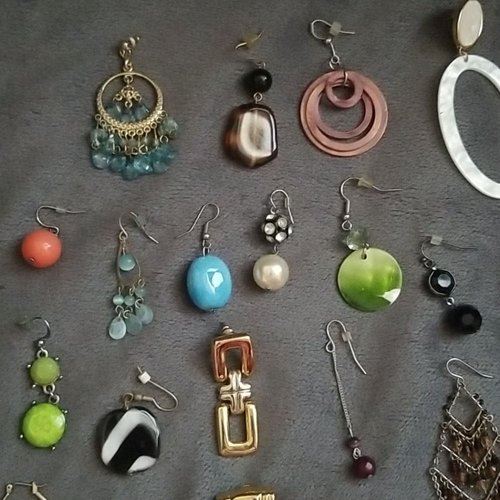 Assorted Single Earrings - Picture 7 of 9
